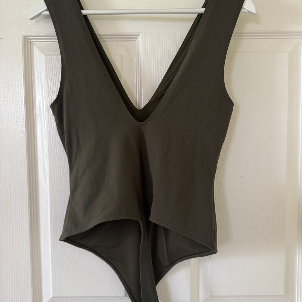 Free People Intimately Bodysuit M Olive Green V-Neck Minimal Fall Layering NWOT - Picture 6 of 14